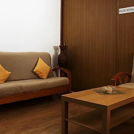 Anas Hostel Μέριδα